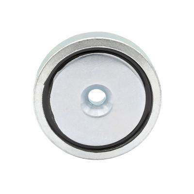 Lav Neodymium Pottemagnet Ø40x8,0 mm med undersænket skruehul Ø5,5 mm og 30 kg trækkraft